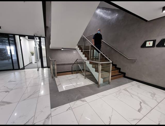 1,151M² OFFICE TO LET IN GLENADRIENNE